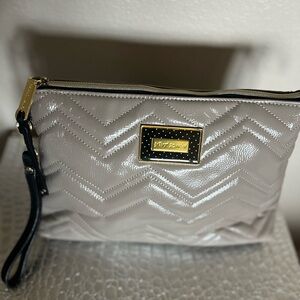BETSY JOHNSON QUILTED ZIG ZAG DESIGN WRISTLET/CLUTCH BAG IN TAUPE FAUZ LEATHER